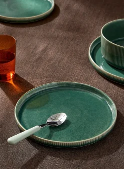 Small modern grooved plate