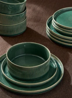 Small modern grooved plate