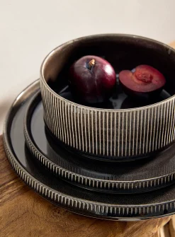 Small modern grooved plate