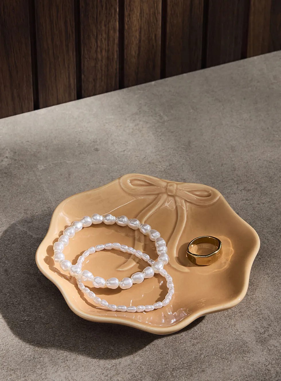 Small orange bow tray