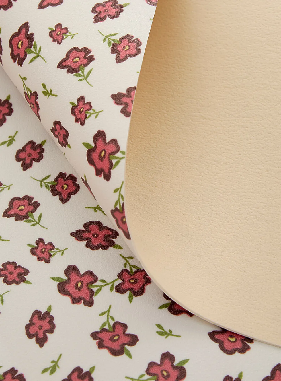 Small red flowers vinyl rug