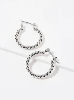Small twisted metallic hoops