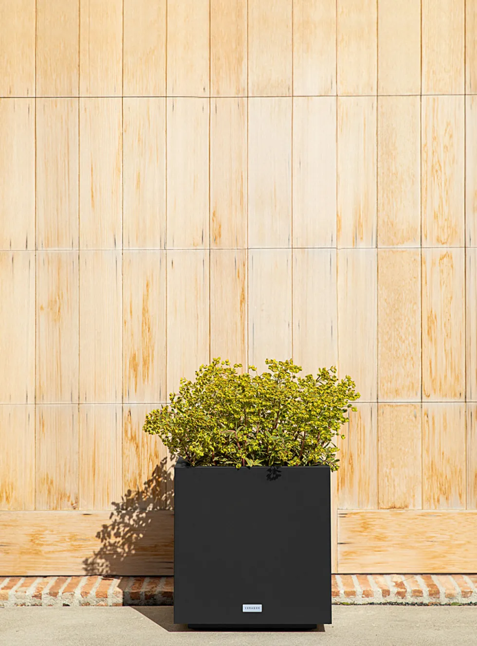 Small urban cubic planter