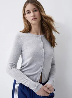 Small-button fine-knit cardigan
