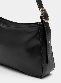 Smooth minimalist baguette bag