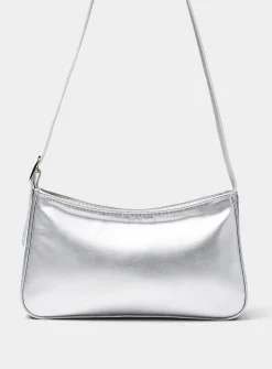 Smooth minimalist baguette bag
