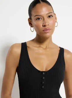 Snap-button ribbed one-piece