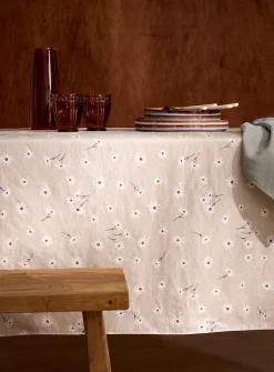 Soft daisies vinyl tablecloth