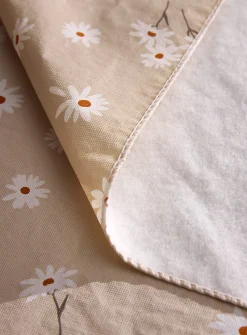 Soft daisies vinyl tablecloth