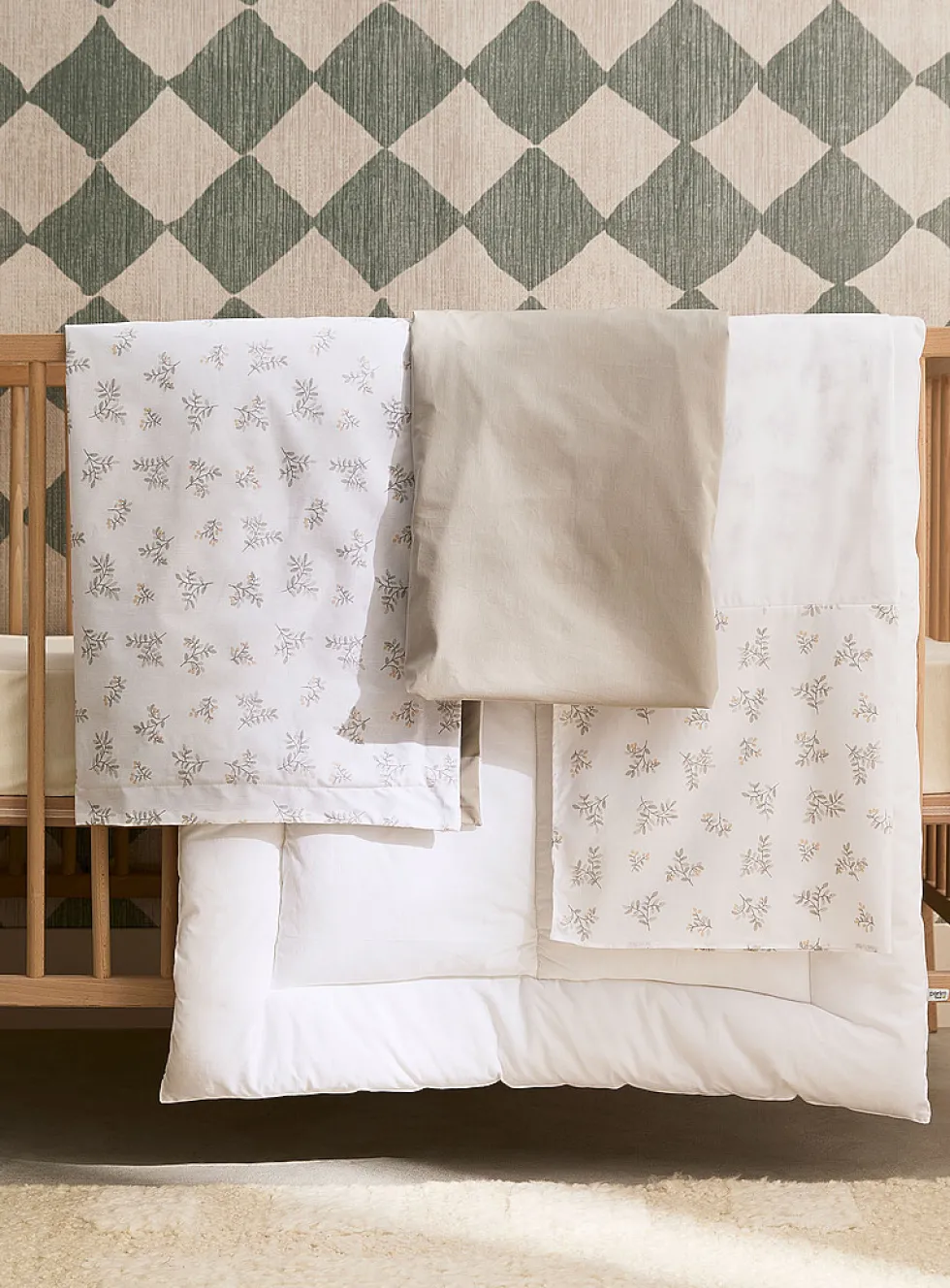 Soft foliage baby bed set