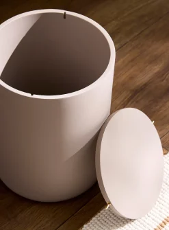 Soft handfeel garbage can