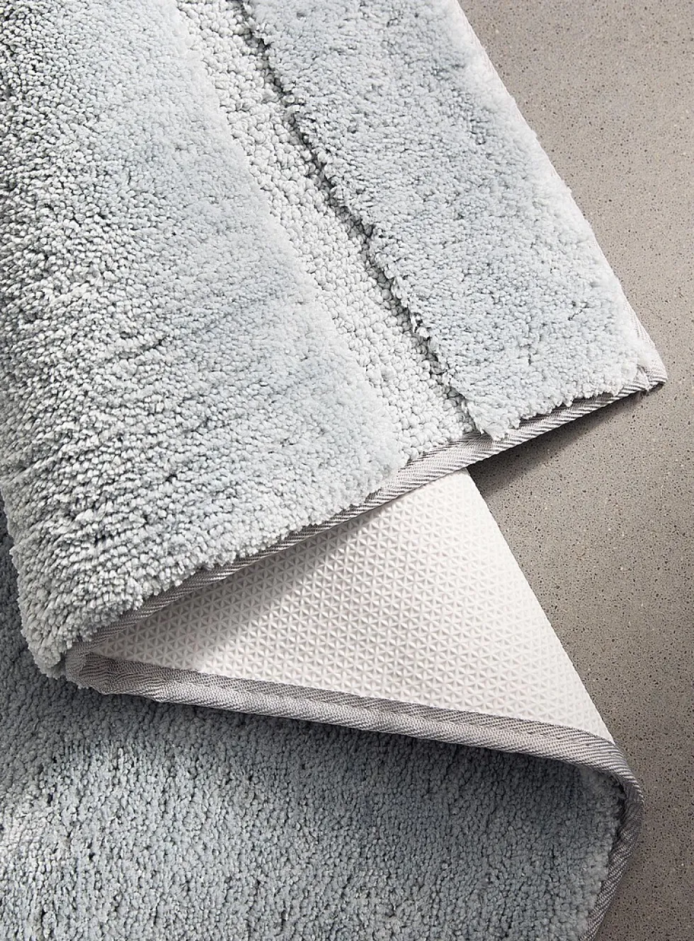 Soft plush bath mat