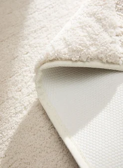 Soft plush bath mat