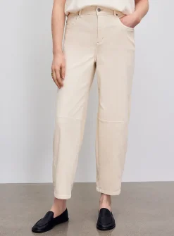 Solid barrel-leg coloured jean