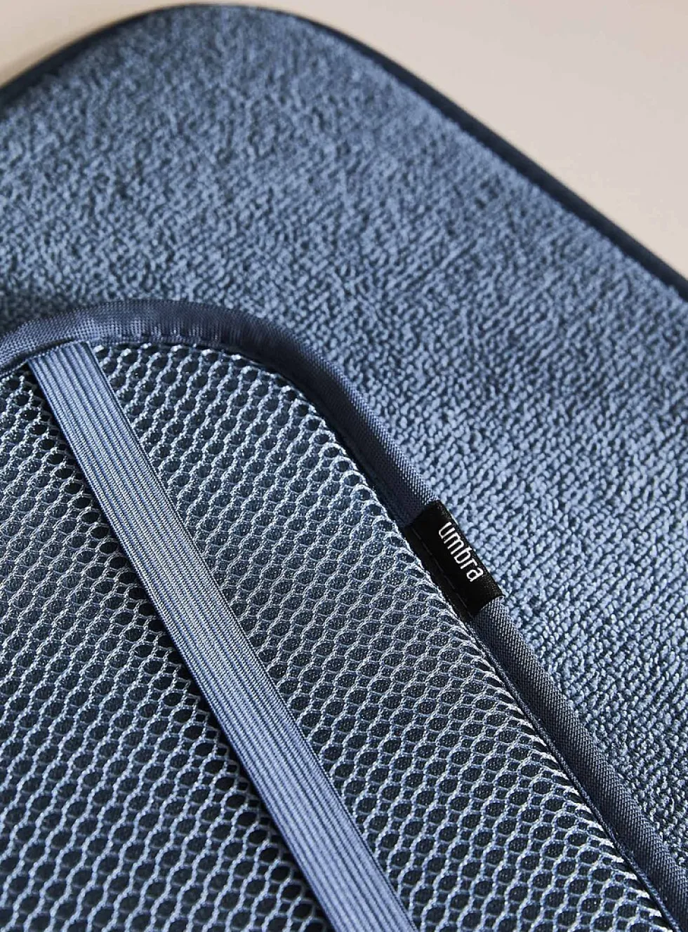 Solid dish drying mat with rack
