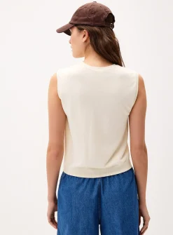 Solid fine knit sweater vest