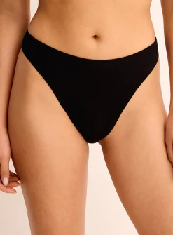Solid high-cut essential thong