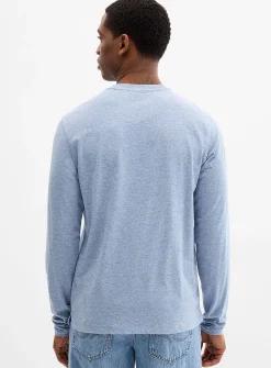 Solid long-sleeve T-shirt