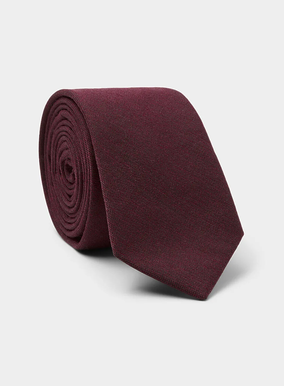 Solid wool tie