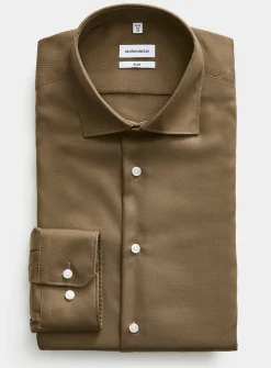 Solid wrinkle-free shirt
