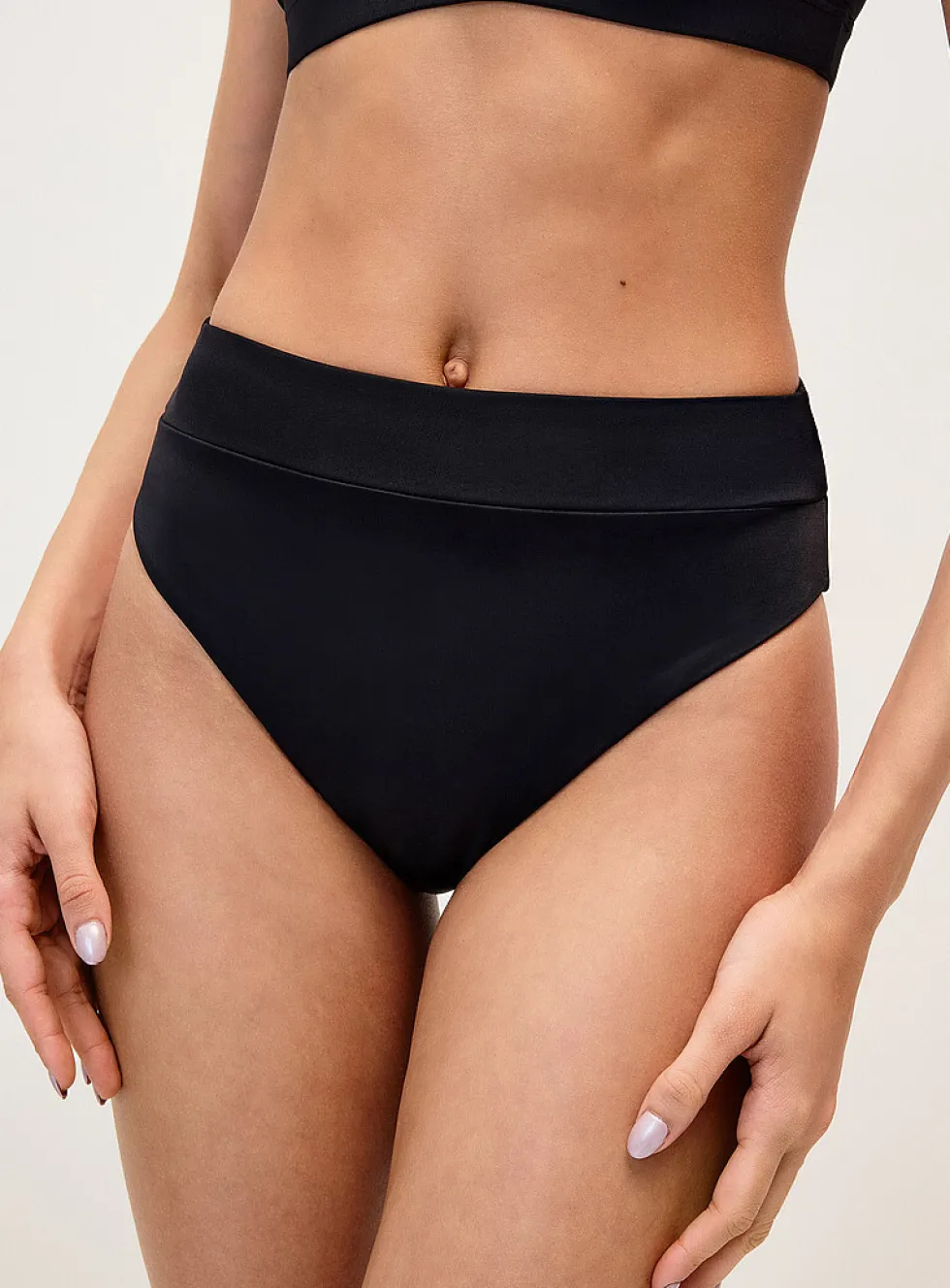 Solid-band high-rise cheeky bottom