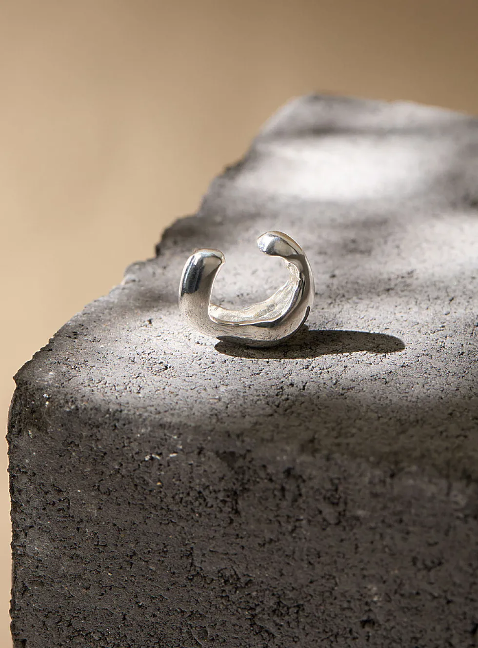 Solveig narrow ear cuff