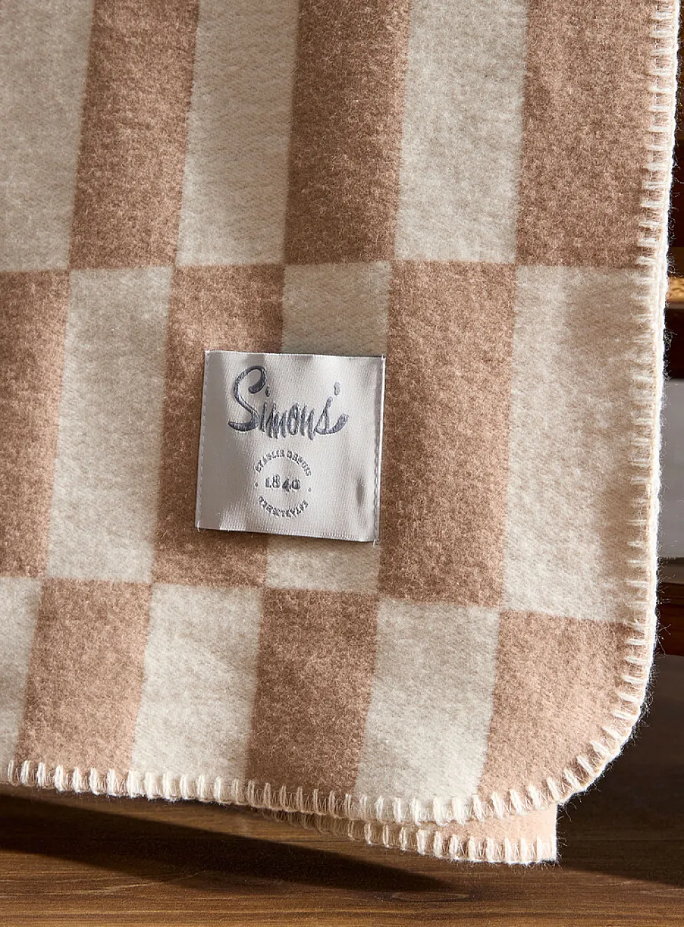 Soothing checks throw