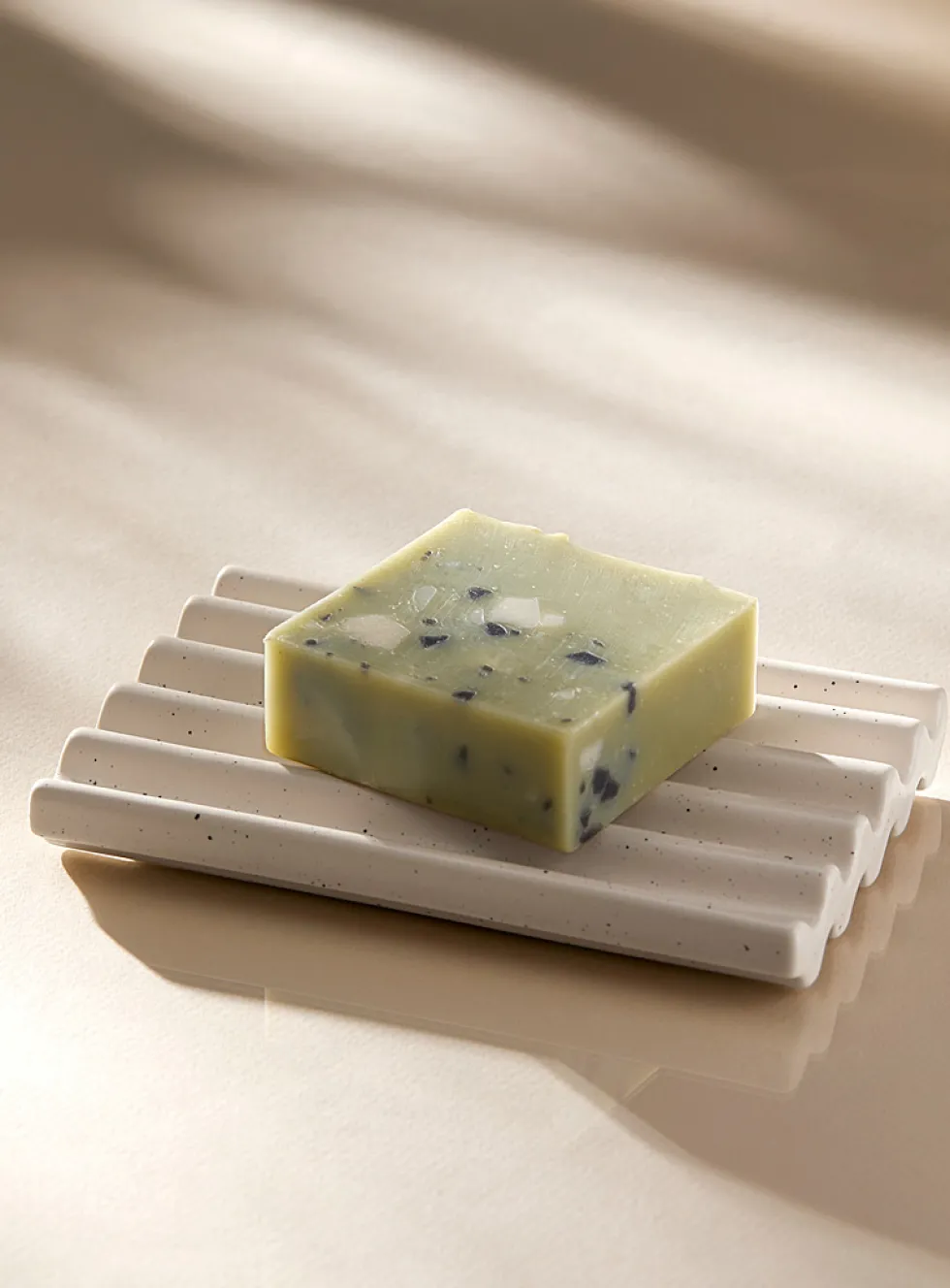 Speckled grooves large soap dish