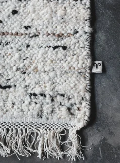 Speckled ivory artisanal rug