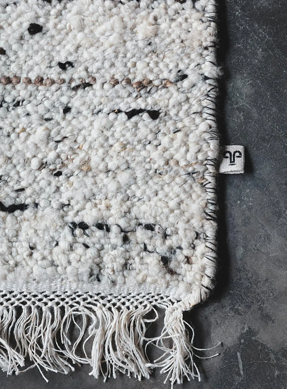 Speckled ivory artisanal rug