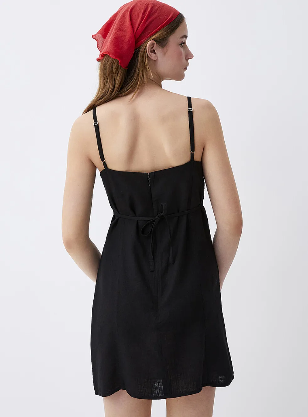 Square-neck touch of linen dress