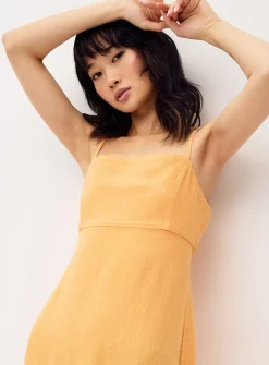 Square-neck touch of linen dress