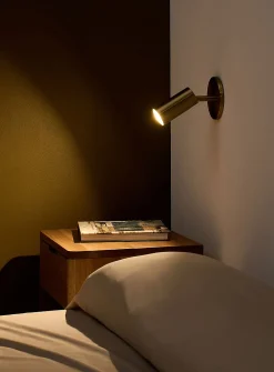 Stanly brass single-beam light fixture