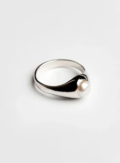 Sterling silver pearly bead signet ring