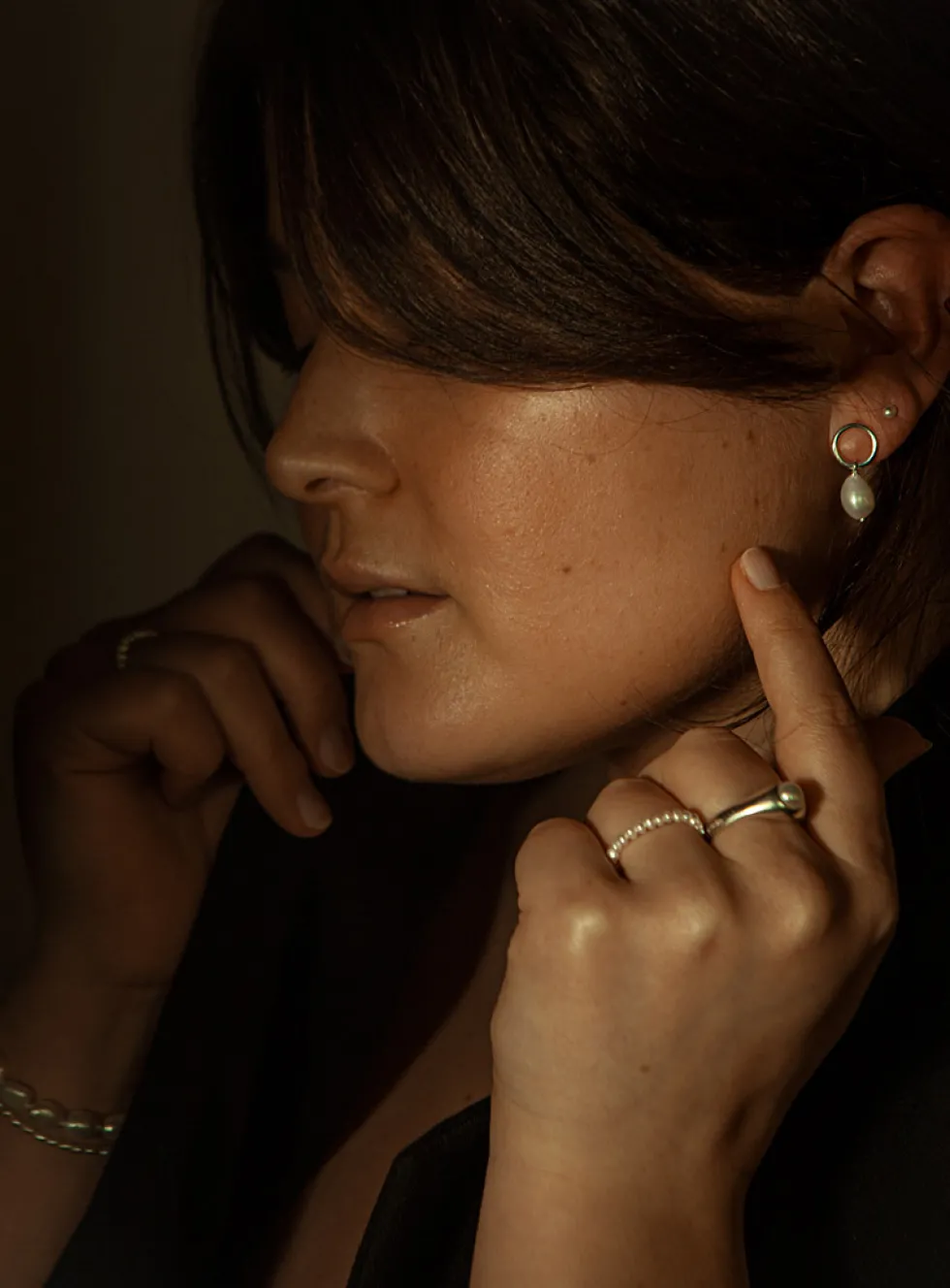 Sterling silver pearly bead signet ring