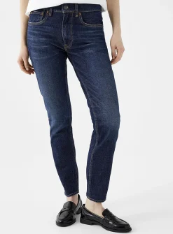 Straight-leg blue jean