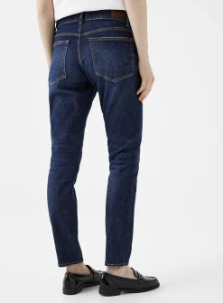 Straight-leg blue jean