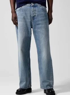 Straight-leg washed jean