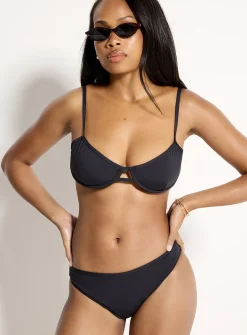 Straight-neckline charm balconette