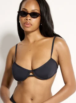Straight-neckline charm balconette