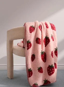 Strawberries high-pile fleece throw
