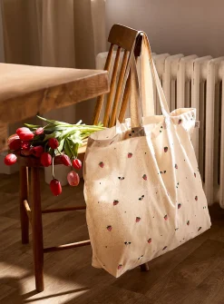 Strawberry and flower shopping bag