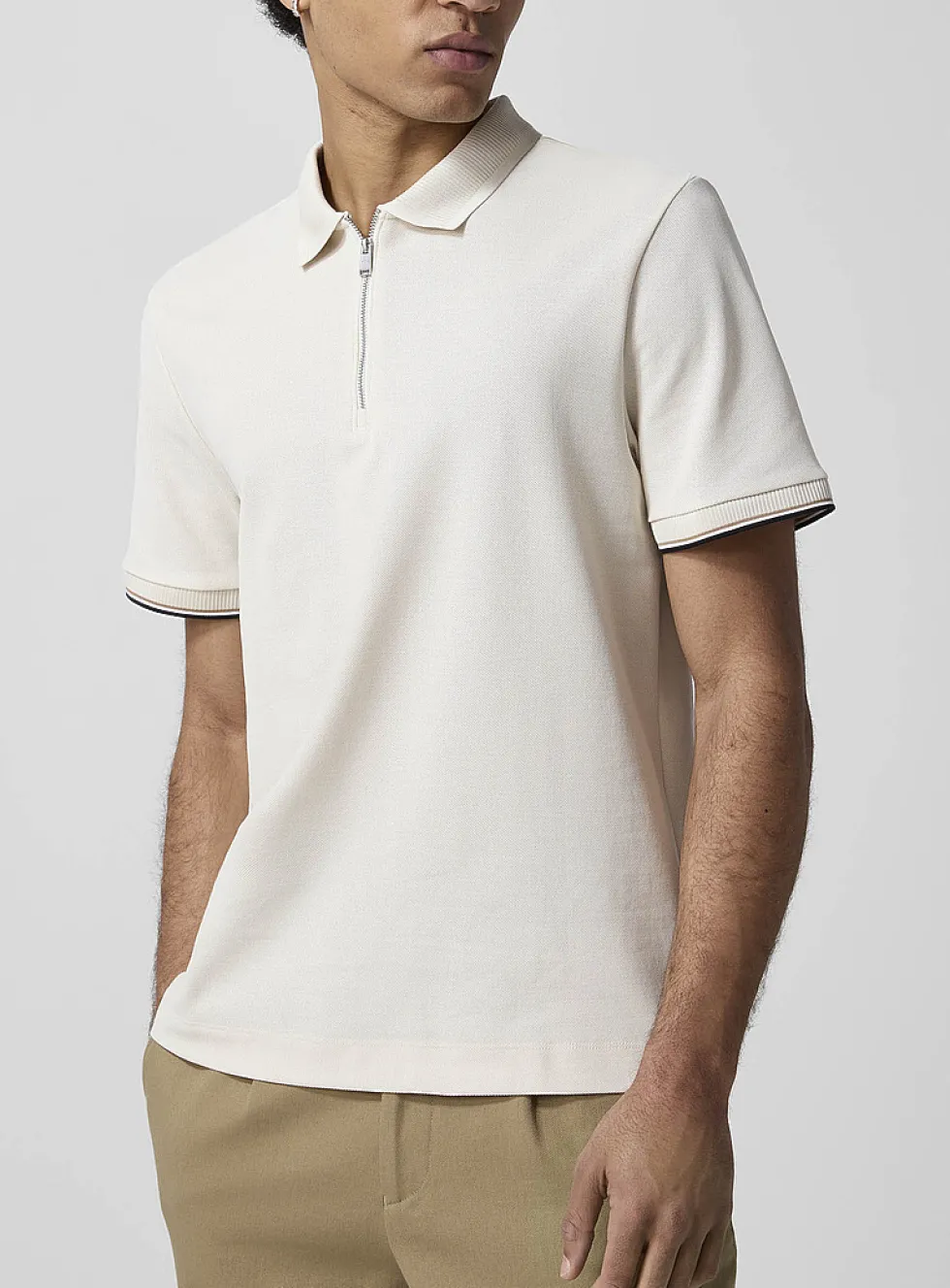 Striped-sleeve zip-collar polo