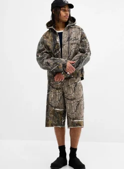 Studded camouflage Bermudas