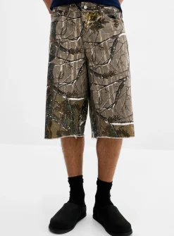 Studded camouflage Bermudas