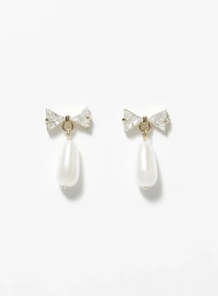 Stylish pearl earrings