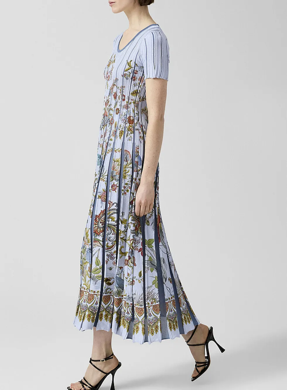Stylized garden deep pleating dress