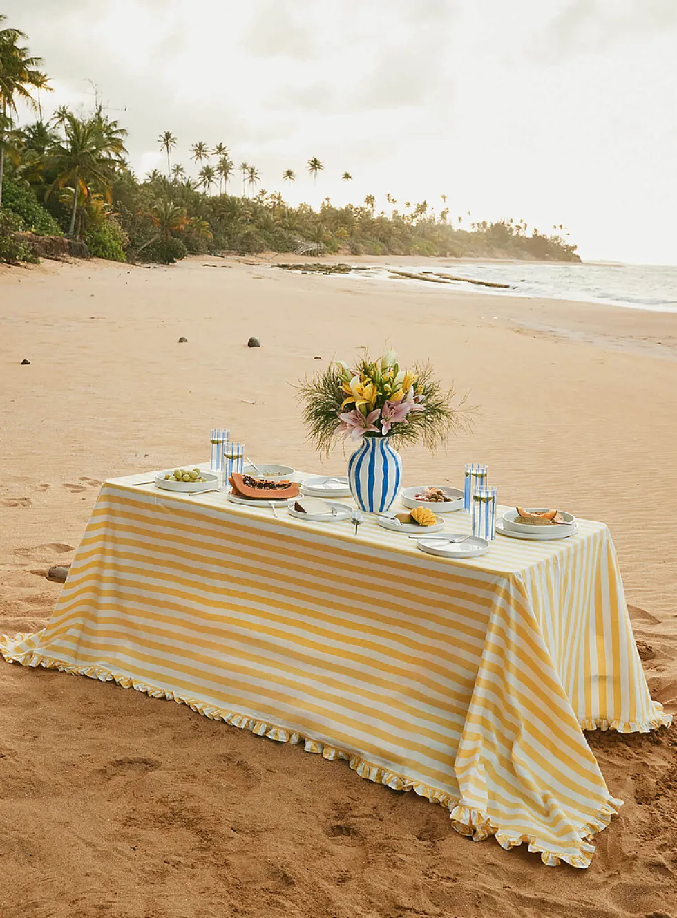 Sunshine-stripe tablecloth