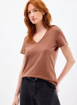 SUPIMA® cotton V-neck T-shirt