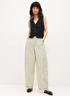Supple viscose-linen blend vest
